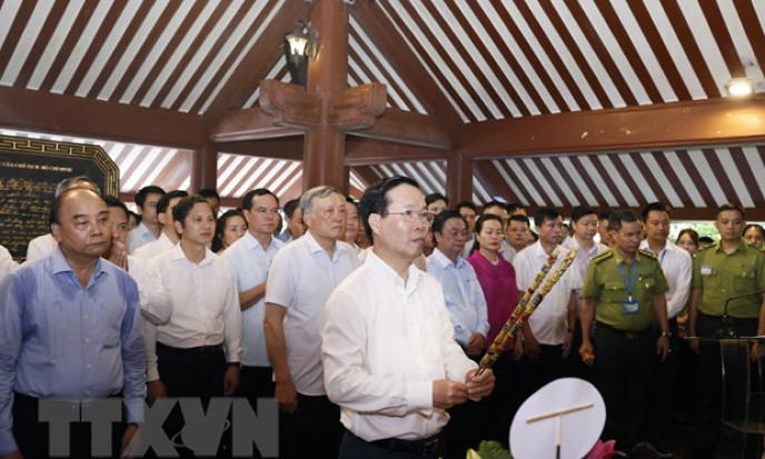 Chủ tịch nước dâng hương tưởng niệm 54 năm Ngày mất của Bác Hồ
