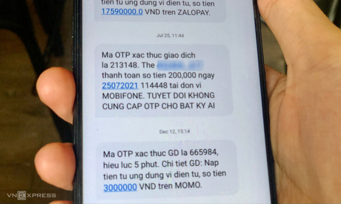 Nhiều ngân hàng đồng loạt tăng phí SMS Banking