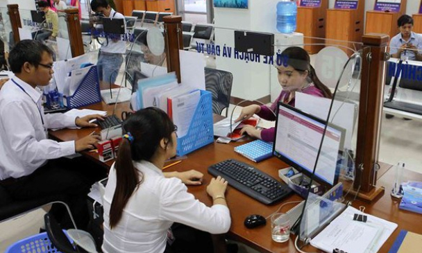 Điều kiện về tuổi để hưởng chính sách thôi việc ngay