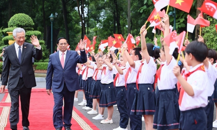 Welcome ceremony held for Singaporean PM Loong in Hà Nội