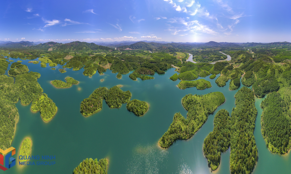 Phinh Ho lake - the "pearl" of Mong Cai city
