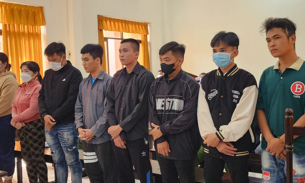 Ép nạn nhân viết giấy nợ và cướp tài sản, 8 đối tượng nhận 48 năm tù