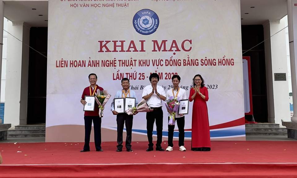 Quảng Ninh đoạt 3 huy chương đồng Ảnh nghệ thuật Đồng bằng sông Hồng