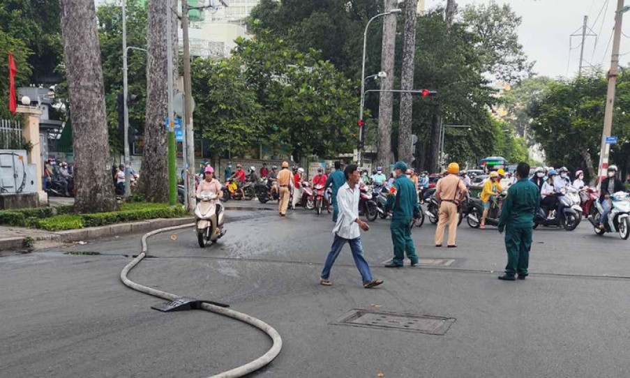 Cháy nhà trọ ở quận 5, hai người chết