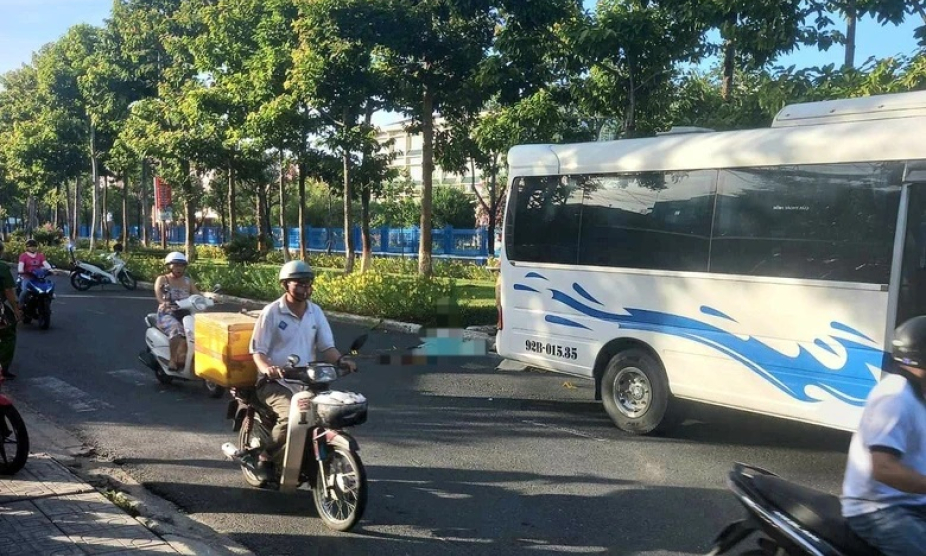 Người đàn ông bị cán tử vong sau khi lăn vào gầm xe khách