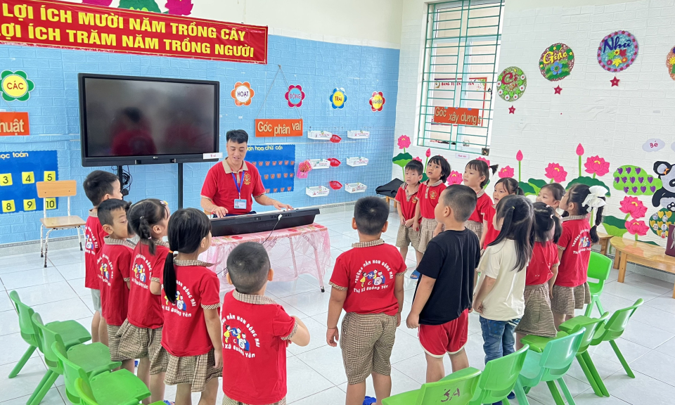 Thầy giáo mầm non 30 năm tận tụy với nghề