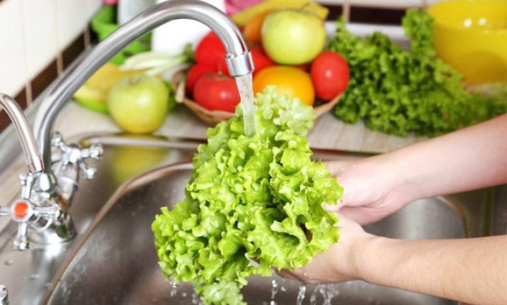 Sai lầm khi rửa trái cây và rau quả