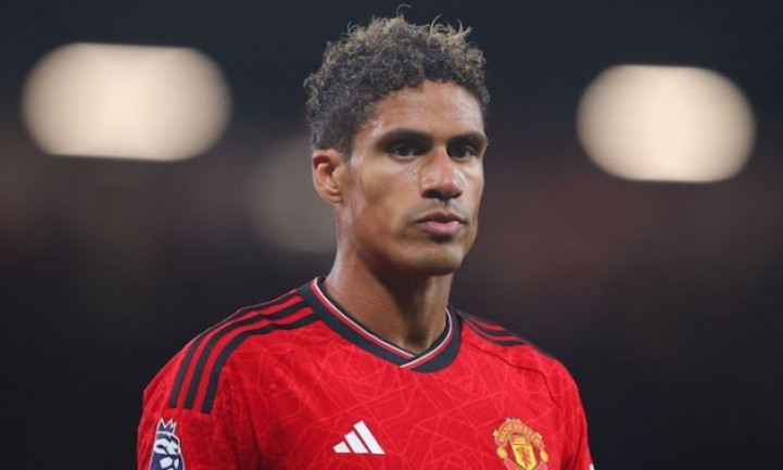 M.U đón cú sốc Varane