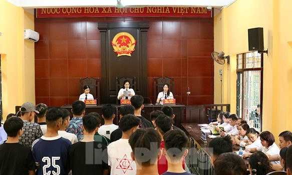 Sau cuộc truy lùng đối thủ để hỗn chiến, hàng chục nam sinh lĩnh án