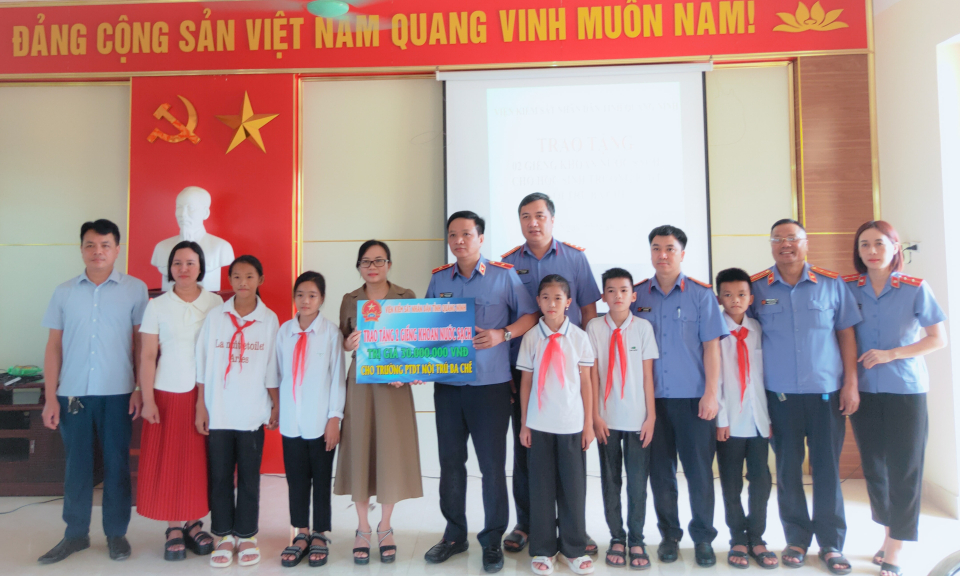 Viện Kiểm sát nhân dân tỉnh: Trao tặng 02 giếng khoan nước sạch cho học sinh Ba Chẽ