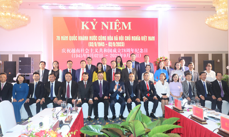 Đoàn đại biểu TP Đông Hưng và khu Phòng Thành (Trung Quốc) chúc mừng TP Móng Cái (Việt Nam) nhân kỷ niệm 78 năm Quốc khánh nước Cộng hoà XHCN Việt Nam
