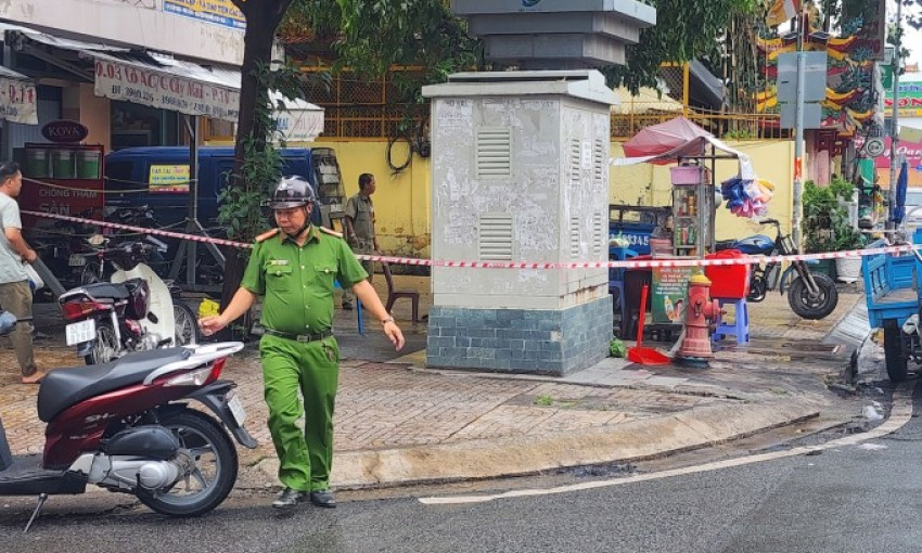 Mâu thuẫn giật đồ cúng cô hồn, ba người bị chém