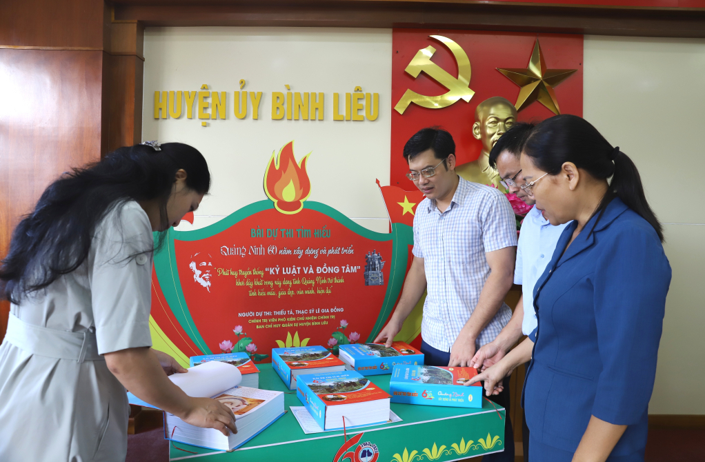 Ban Tổ chức cuộc thi cấp huyện nhận được 5.024 bài dự thi tham gia Cuộc thi tìm hiểu “Quảng Ninh 60 năm xây dựng và phát triển” do Tỉnh ủy tổ chức. Ảnh: La Lành (CTV)
