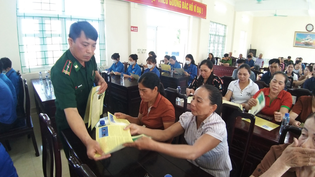 CBCS Đồn BP Bắc Sơn tuyên truyền phổ biến pháp luật cho nhân dân khu 7, phường Hải Yên (Móng Cái)