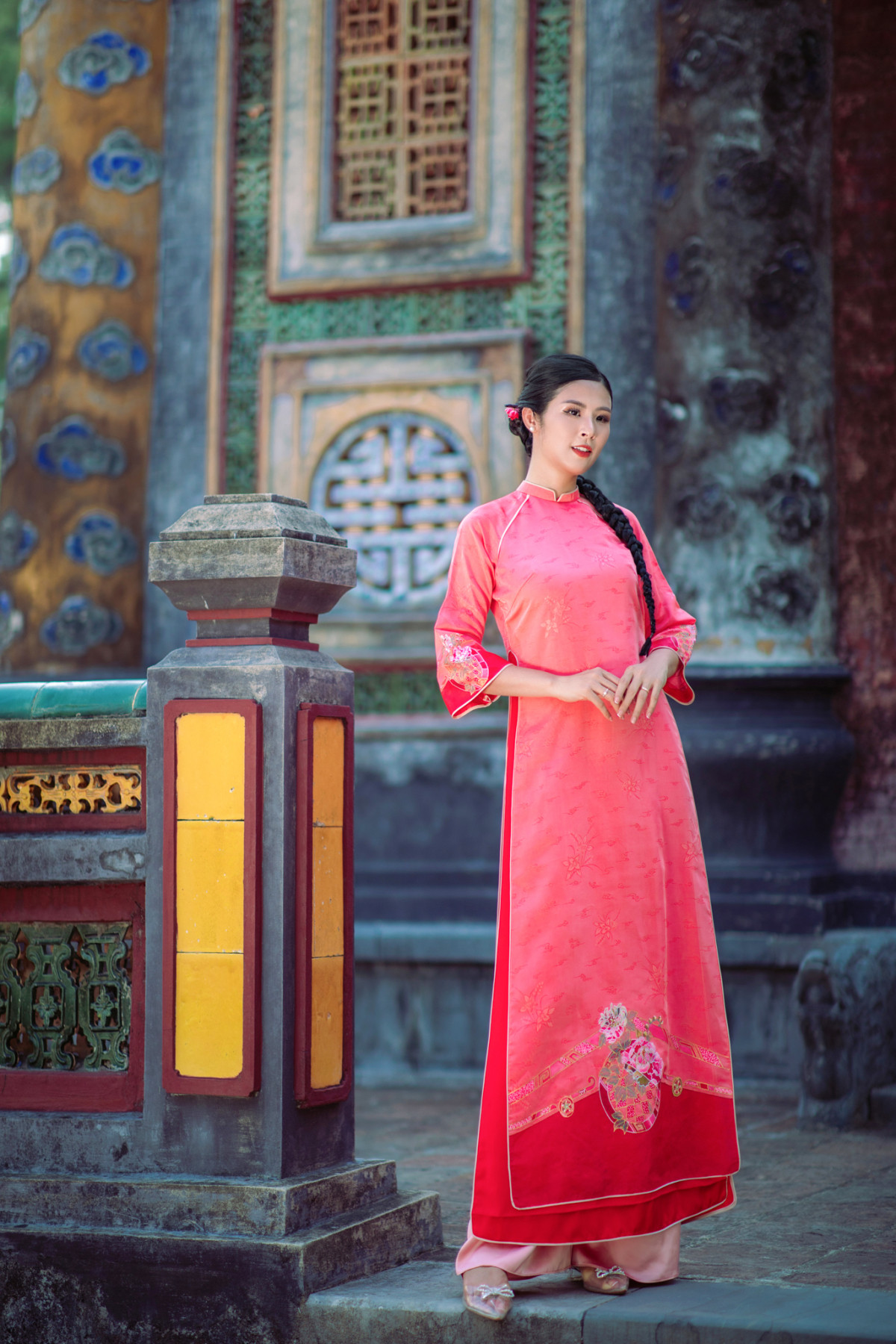 Beauty queen showcases ao dai collection at Hue royal tomb