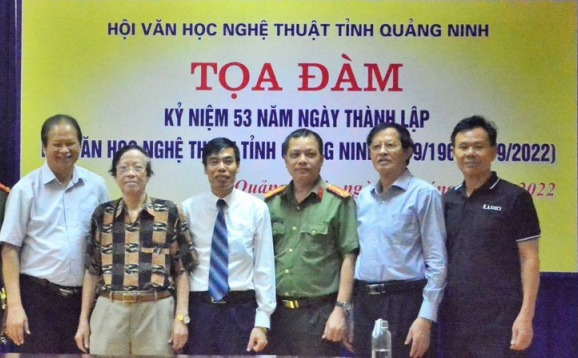 Nguyên quyền Chủ tịch Hội Văn học nghệ thuật tỉnh Quảng Ninh Hoàng Quốc Thái tại buổi toạ đàm kỷ niệm 53 năm ngày thành lập Hội Văn học nghệ thuật Quảng Ninh năm 2023.
