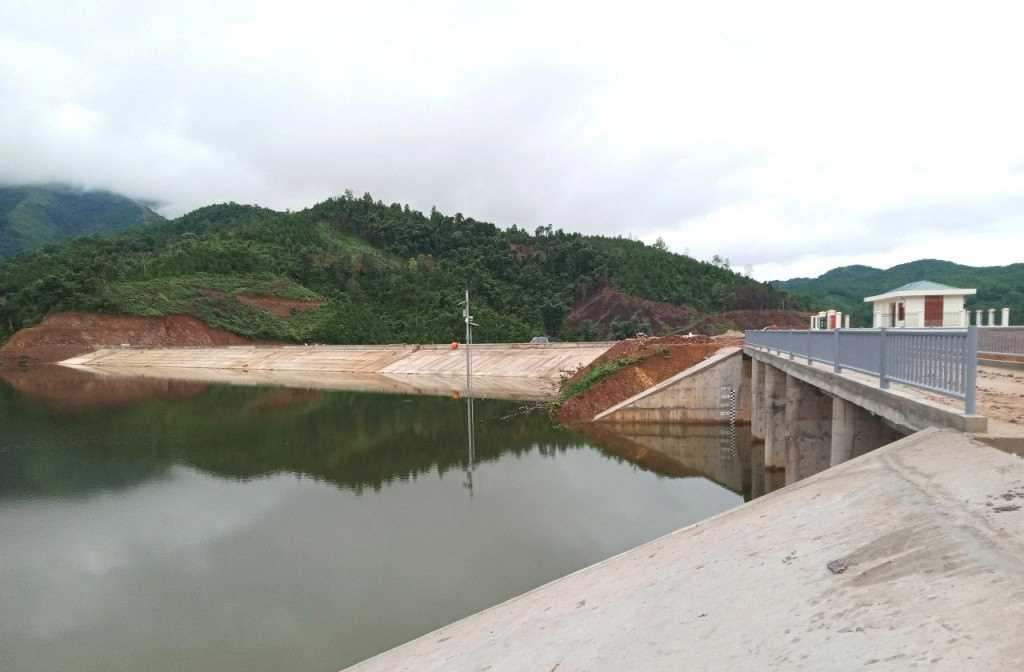 Công trình hồ chứa nước thuộc Dự án cấp nước sinh hoạt, sản xuất tập trung cho 4 xã vùng cao: Lương Mông, Minh Cầm, Đạp Thanh, Thanh Lâm.