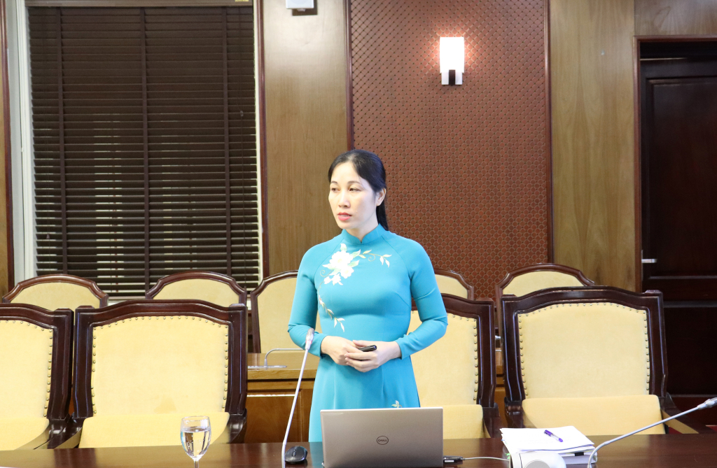 Đồng chí Nguyễn Thị Thanh Thủy, Trưởng phòng Quản lý văn hóa và gia đình, Sở Văn hóa và Thể thao trình bày đề án thi tuyển.