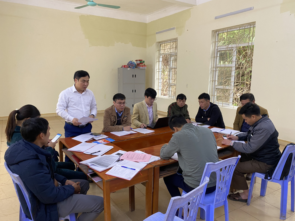 Các đồng chí Ủy viên Ban Thường vụ Huyện ủy Tiên Yên được phân công về dự sinh hoạt chi bộ tại các thôn vùng cao để tháo gỡ khó khăn trong công tác xây dựng Đảng ở vùng cao.