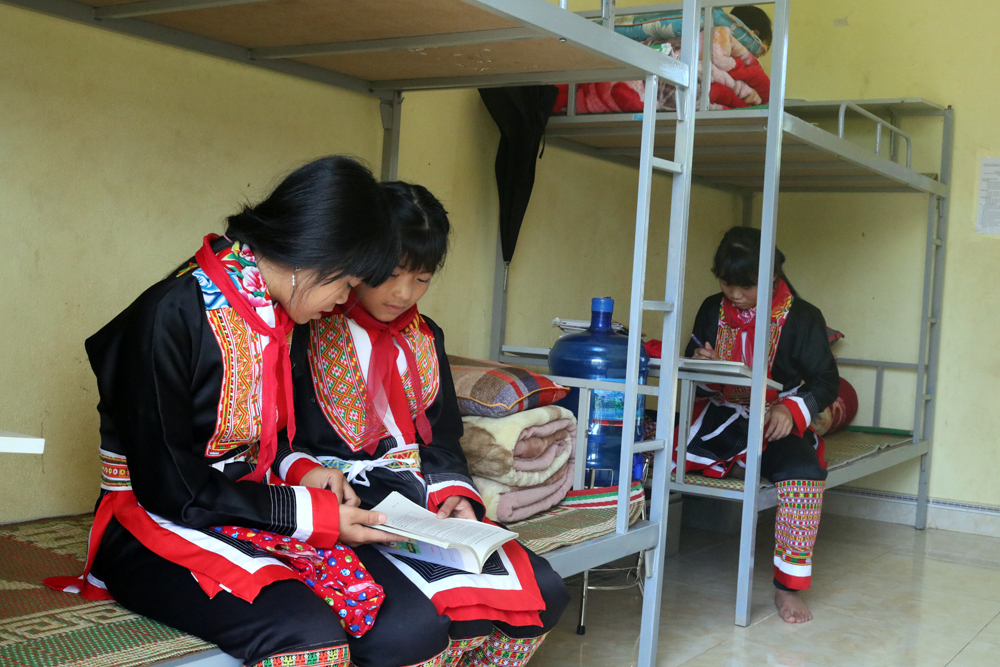 Học sinh Trường PTDT bán trú THCS Đồng Văn (huyện Bình Liêu) trong giờ tự học. Ảnh: Nguyên Ngọc