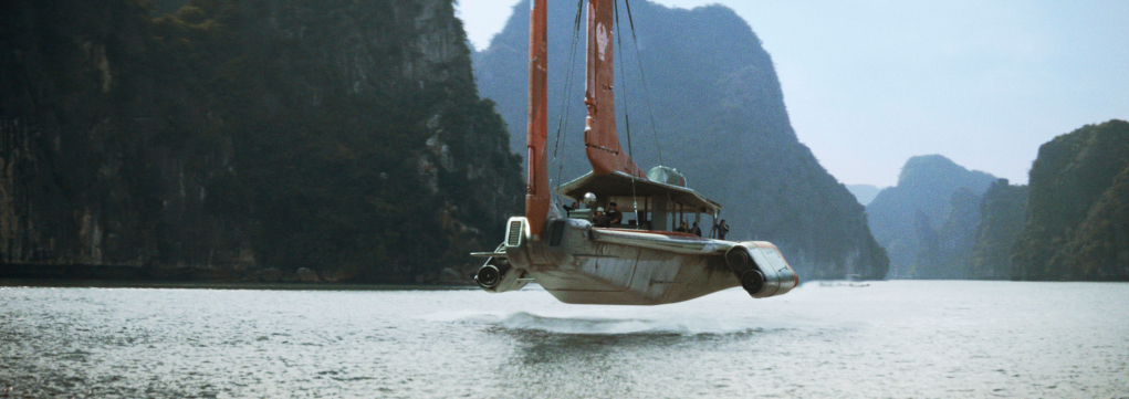 Hình ảnh núi non trùng điệp của Vịnh Hạ Long xuất hiện trong phim 