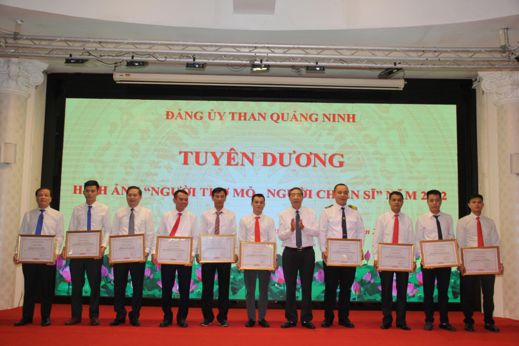 Đảng ủy Than Quảng Ninh tôn vinh các tấm gương Người thợ mỏ - Người chiến sĩ năm 2022