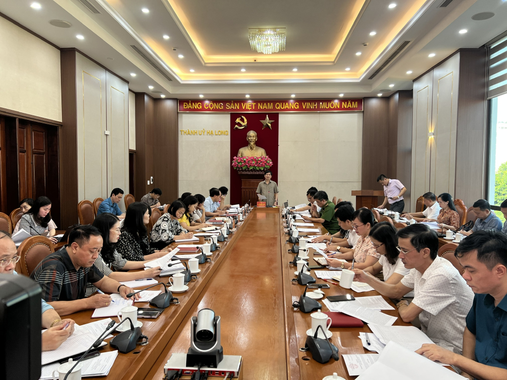 Ban Thượng vụ, Ban Chấp hành Đảng bộ thành phố Hạ Long đã họp rà soát và cho ý kiến về phương án Điều chỉnh quy hoạch sử dụng đất thời kỳ 2021-2030.