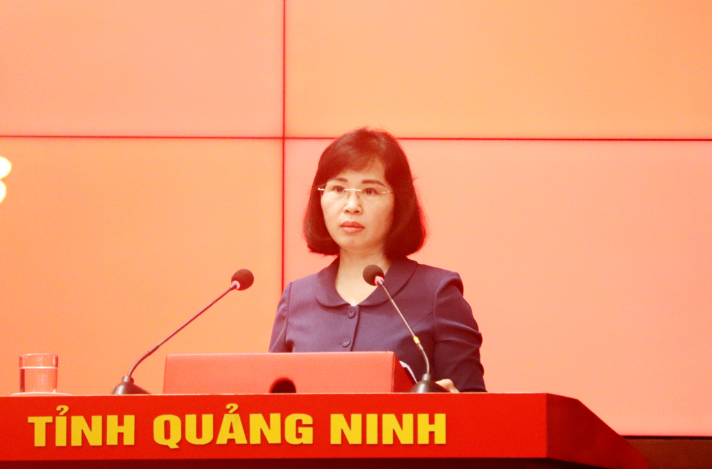 Đồng chí Trịnh Thị Minh Thanh, Phó Bí thư Thường trực Tỉnh ủy, trình bày báo cáo kết quả công tác 9 tháng đầu năm 2023.