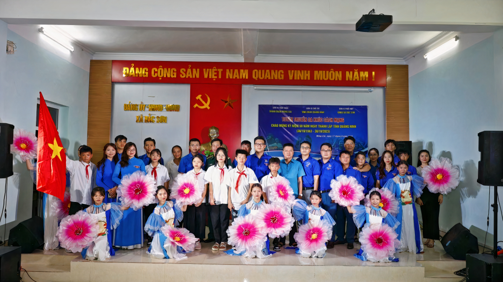 Tỉnh đoàn tổ chức tuyên truyền ca khúc cách mạng tại xã Bắc Sơn (TP Móng Cái).