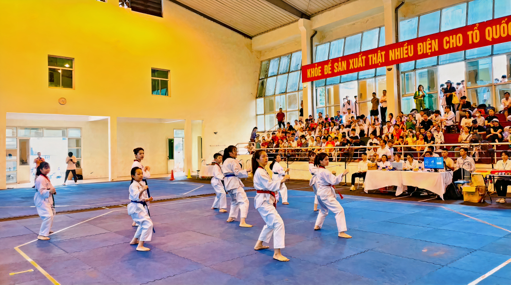 Thanh, thiếu nhi trên địa bàn TP Uông Bí tham gia giải Taekwondo thiếu niên, nhi đồng thành phố mở rộng lần thứ II năm 2023 do Thành đoàn Uông Bí tổ chức.