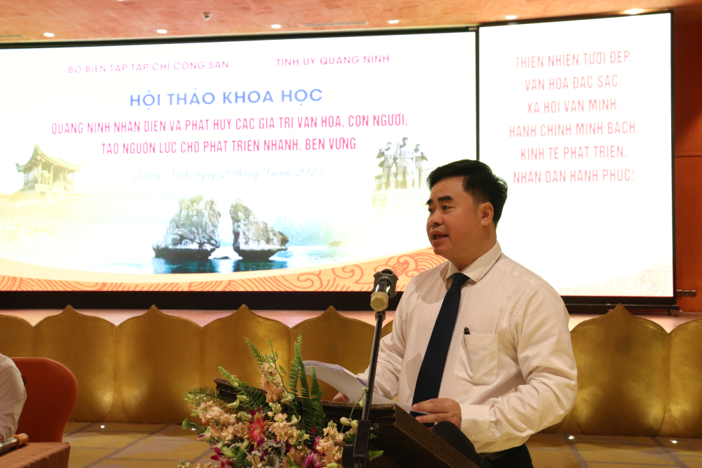 PGS, TS Phạm Minh Tuấn, Phó Tổng biên tập phụ trách Tạp chí Cộng sản phát biểu đề dẫn hội thảo.