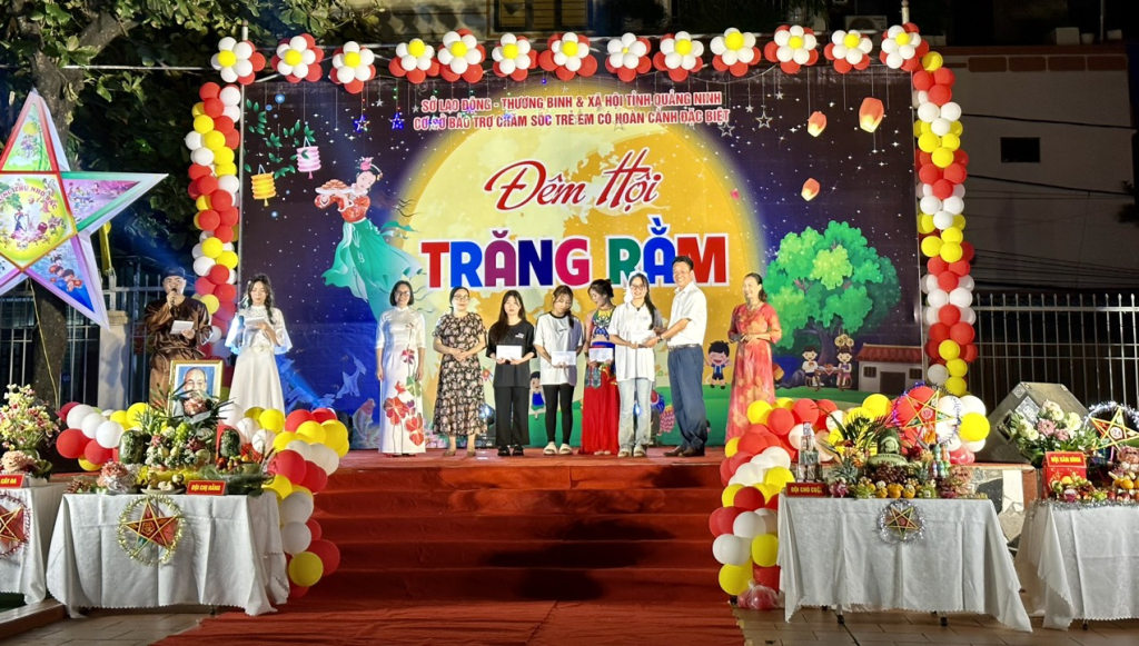Cơ sở Bảo trợ, chăm sóc trẻ em có hoàn cảnh đặc biệt Quảng Ninh tổ chức trung thu cho