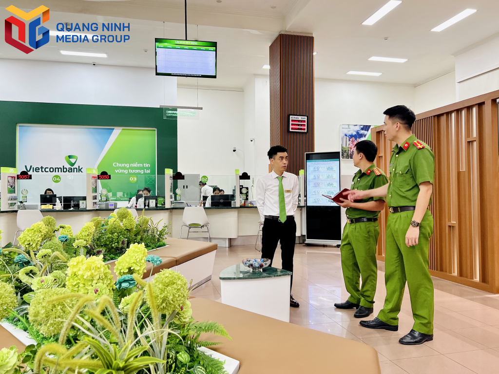 Hệ thống báo động khẩn cấp có kết nối với cơ quan Công an đã được triển khai tại trụ sở và các điểm giao dịch thuộc Vietcombank Hạ Long.