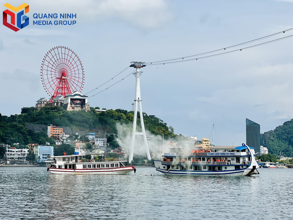 Tình huống hai tàu du lịch bị va chạm tại khu vực biển Cửa Lục, phía trước khách sạn Wyndham.