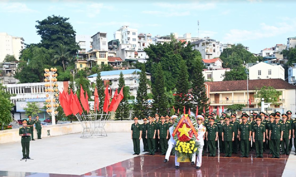 Bộ CHQS tỉnh Quảng Ninh: Dâng hương tưởng niệm các anh hùng liệt sĩ nhân dịp Quốc khánh 2/9