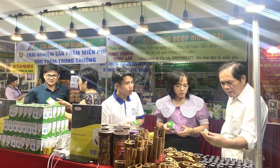 Hội chợ OCOP Quảng Ninh - Thu đông 2023 thu hút đông người dân, du khách