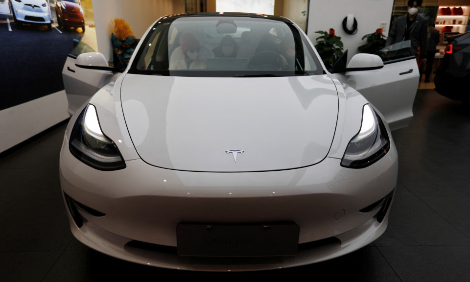 Tesla 'trình làng' mẫu xe điện Model 3 được thiết kế lại