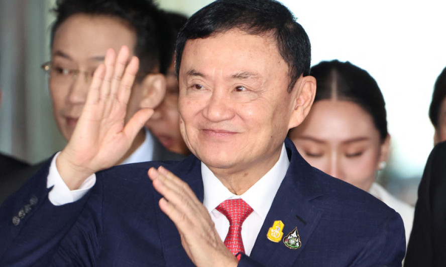 Vua Thái ân xá, cựu thủ tướng Thaksin chỉ còn chịu án tù 1 năm