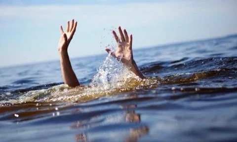 Kon Tum: Nhóm thiếu nhi ra bờ sông chơi, một cháu trai đuối nước