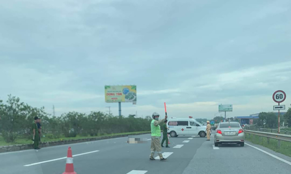 Ô tô đâm tử vong người đi bộ trên cao tốc Hà Nội - Thái Nguyên
