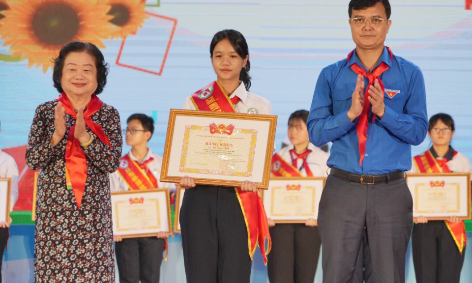 Chỉ huy Đội giỏi toàn quốc Lê Tuệ Anh  