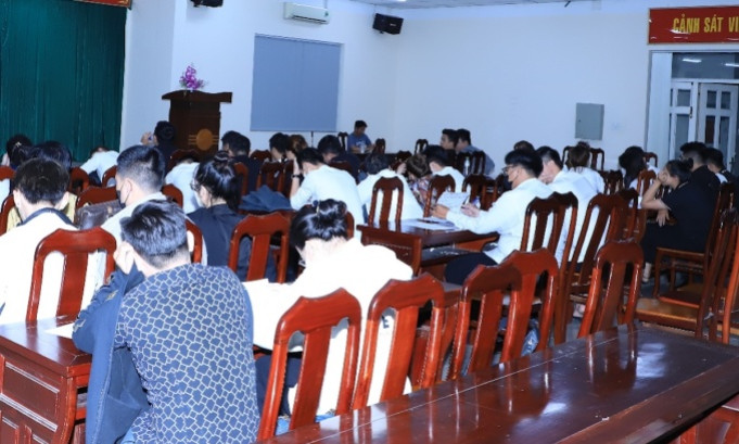 Cảnh sát đột kích bắt hơn 120 người dàn cảnh bán 'dự án ma'