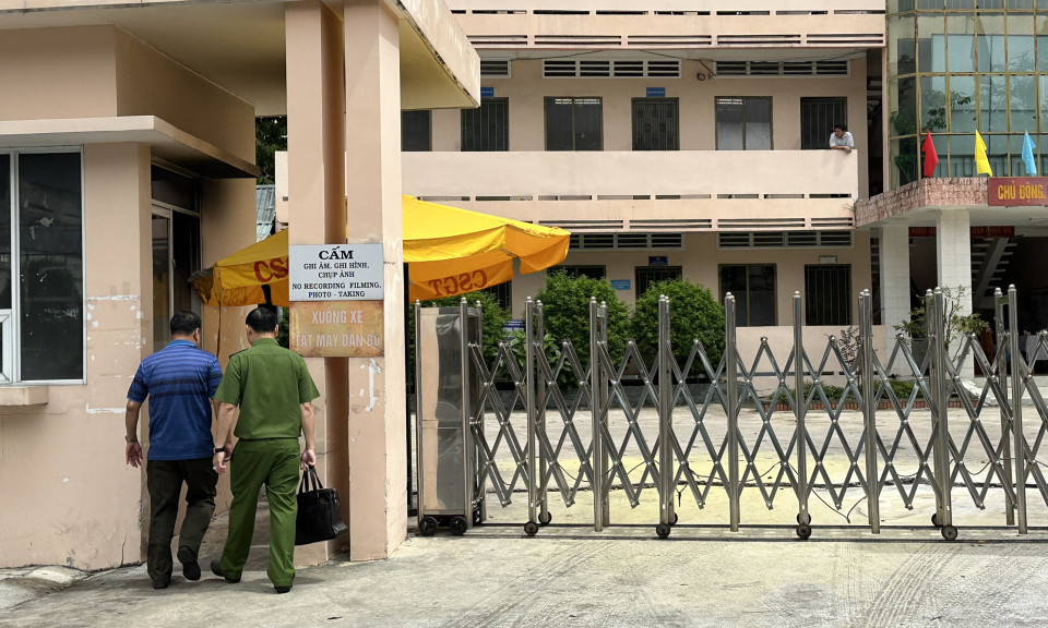 Điều tra việc một thanh niên ném xăng vào trụ sở công an ở Bình Dương