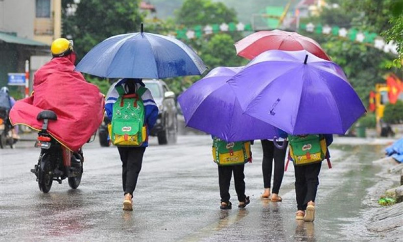 Thời tiết ngày khai giảng: Bắc Bộ nắng, Trung Bộ và Nam Bộ mưa, dông