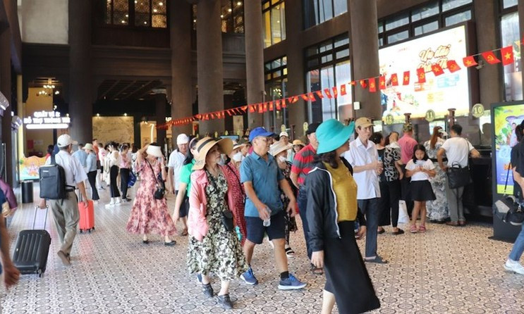 Quang Ninh welcomes nearly 320,000 visitors during National Day holidays
