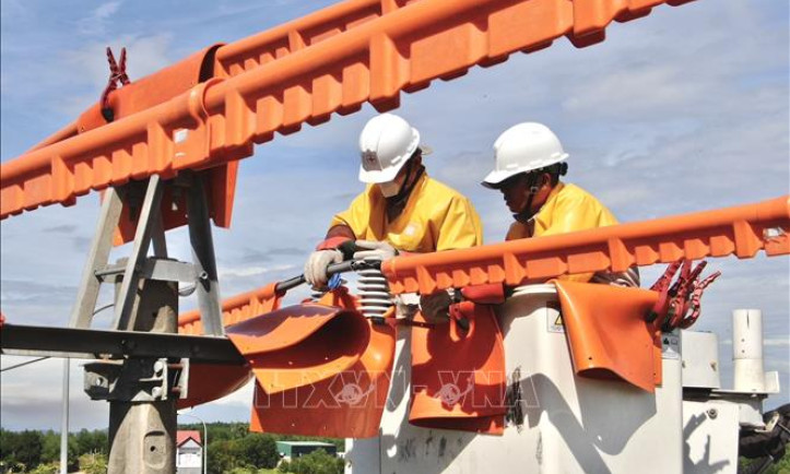 Bộ Công Thương: Thu hồi lỗ của EVN qua giá điện là đúng luật