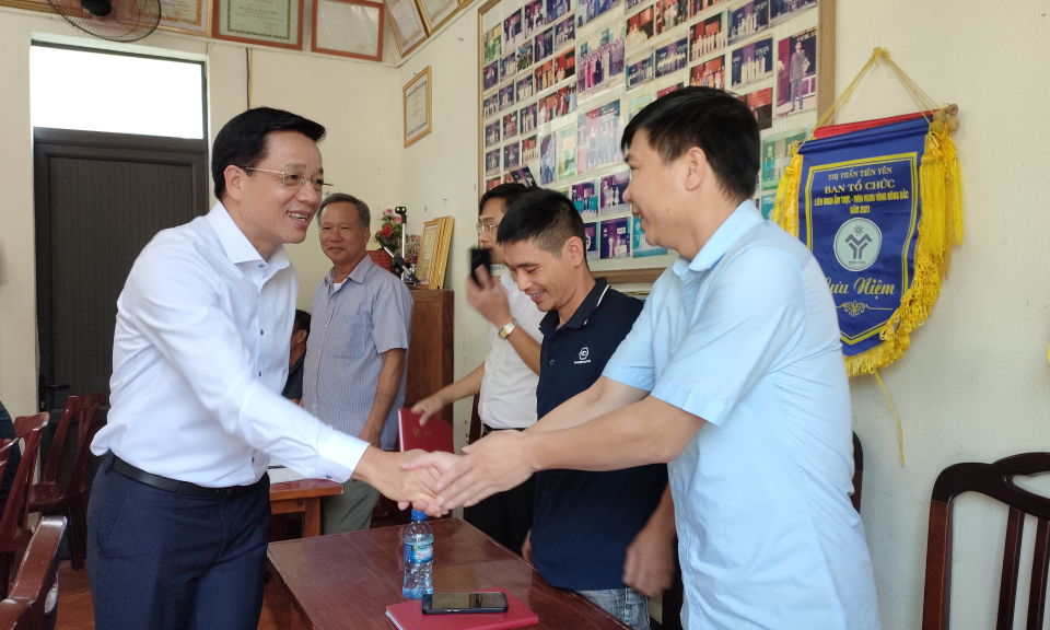 Trưởng ban Dân vận Tỉnh ủy dự sinh hoạt Chi bộ phố Tam Thịnh, thị trấn Tiên Yên