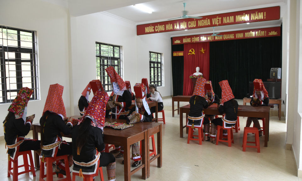 Phát huy vai trò của phụ nữ trong xây dựng, phát triển văn hóa
