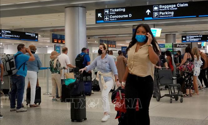Chủng COVID-19 mới hoành hành: Liệu Mỹ có bắt buộc đeo khẩu trang trở lại?