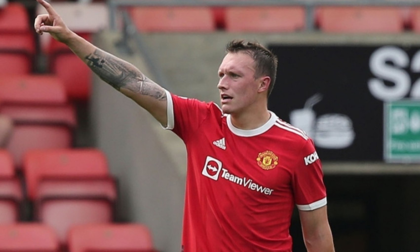 Phil Jones bất ngờ quay trở lại Man United